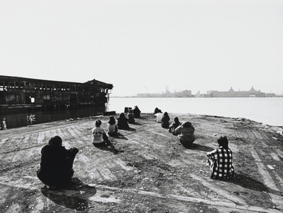 Robert Morris (American, born 1931). 3 Configurations in anticipation of the Equinox Sunset (detail) from Pier 18. Photograph by Shunk-Kender (Harry Shunk [German, 1924-2006] and János Kender [Hungarian, 1937-2009]). Gelatin silver print, 6 11/16 × 9 3/4″ (17 × 24.7 cm). The Museum of Modern Art, New York. Gift of the Roy Lichtenstein Foundation in honor of Jennifer Winkworth and Kynaston McShine and in memory of Harry Shunk and János Kender. © 2015 Robert Morris / Artists Rights Society (ARS), New York. Photograph: Shunk-Kender © J. Paul Getty Trust. The Getty Research Institute, Los Angeles