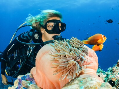 La natura non ci ha muniti di branchie e neanche del riflesso delle immersioni dei delfini