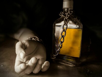 Encadenado a una botella
