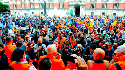Antonio Pappalardo y los chalecos naranjas: el lado friki de la derecha italiana