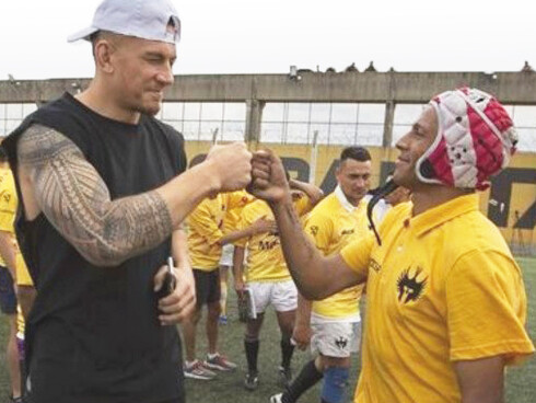 En la cancha aprenden a levantarse tras cada caída, a confiar en el otro y a respetar reglas que antes les eran ajenas