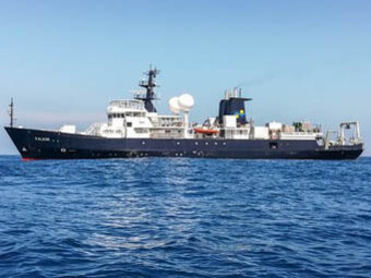 La nave da ricerca Falkor