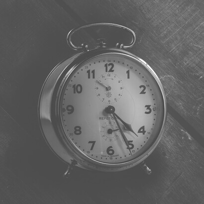 Per i primi dieci minuti seguo, poi mi allontano e la mia mente si chiude automaticamente