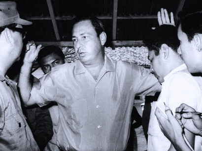 Pedro Joaquín Chamorro Cardenal detenido después de ser acusado de instigar una manifestación en la Plaza de la República en Managua, el domingo 22 de enero de 1967, misma que terminó en una masacre
