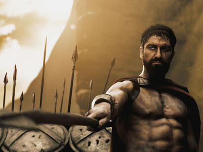 Fotograma de la película 300, con el rey de Esparta, Leónidas en primer plano (2006)