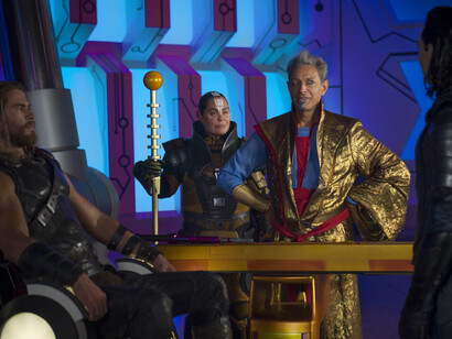 Jeff Goldblum, Tom Hiddleston, Chris Hemsworth y Rachel House en "Thor: Ragnarok" (2017)