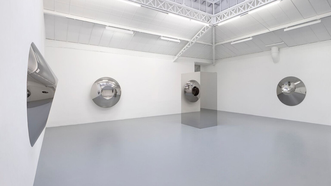 Anish Kapoor, exhibition view. Courtesy of Kamel Mennour Gallery
