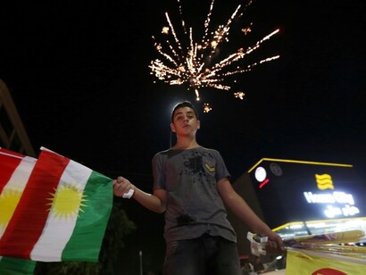 Manifestante kurdo a favor de la independencia del Kurdistán iraquí