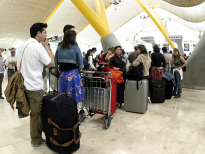 En el aeropuerto preparados para marcharse de España