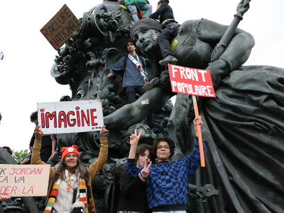 Manifestaciones en todo el país, organizadas por los sindicatos más grandes, contaron con un amplio apoyo de asociaciones de derechos humanos, activistas, artistas y partidarios de una recién formada coalición de partidos políticos de izquierda, el Nuevo Frente Popular, Francia