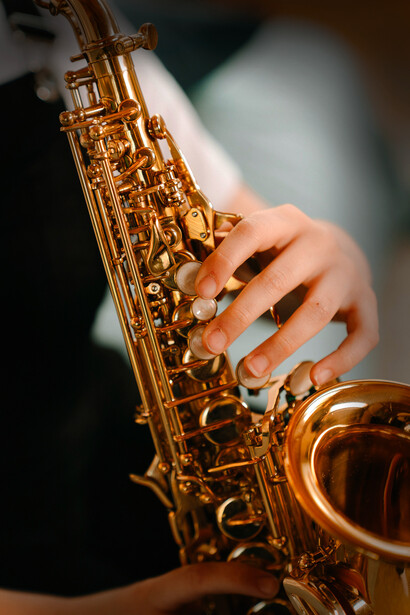 Saxophone. L'écoute de musique peut améliorer notre humeur, réduire le stress et l'anxiété, et même augmenter notre capacité de concentration et de créativité