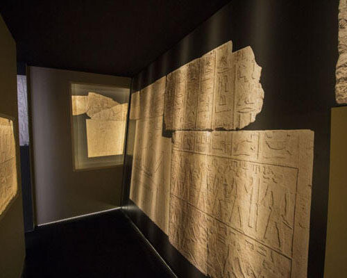 All’Ombra delle Piramidi. Courtesy of Museo di Scultura Antica Giovanni Barracco