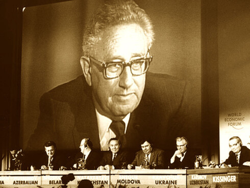 Henry Kissinger en el Foro Económico de Davos en 1992