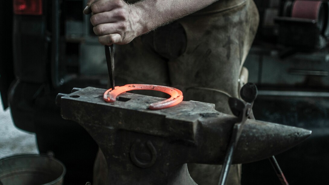 En la forja de un herrero