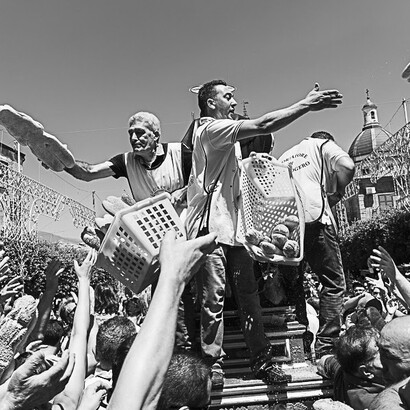Sicilia, Campofranco, 2019. Festa di San Calogero, distribuzione dei Pupi di pane. Foto di Stefano Torrione, gentilmente concesse
