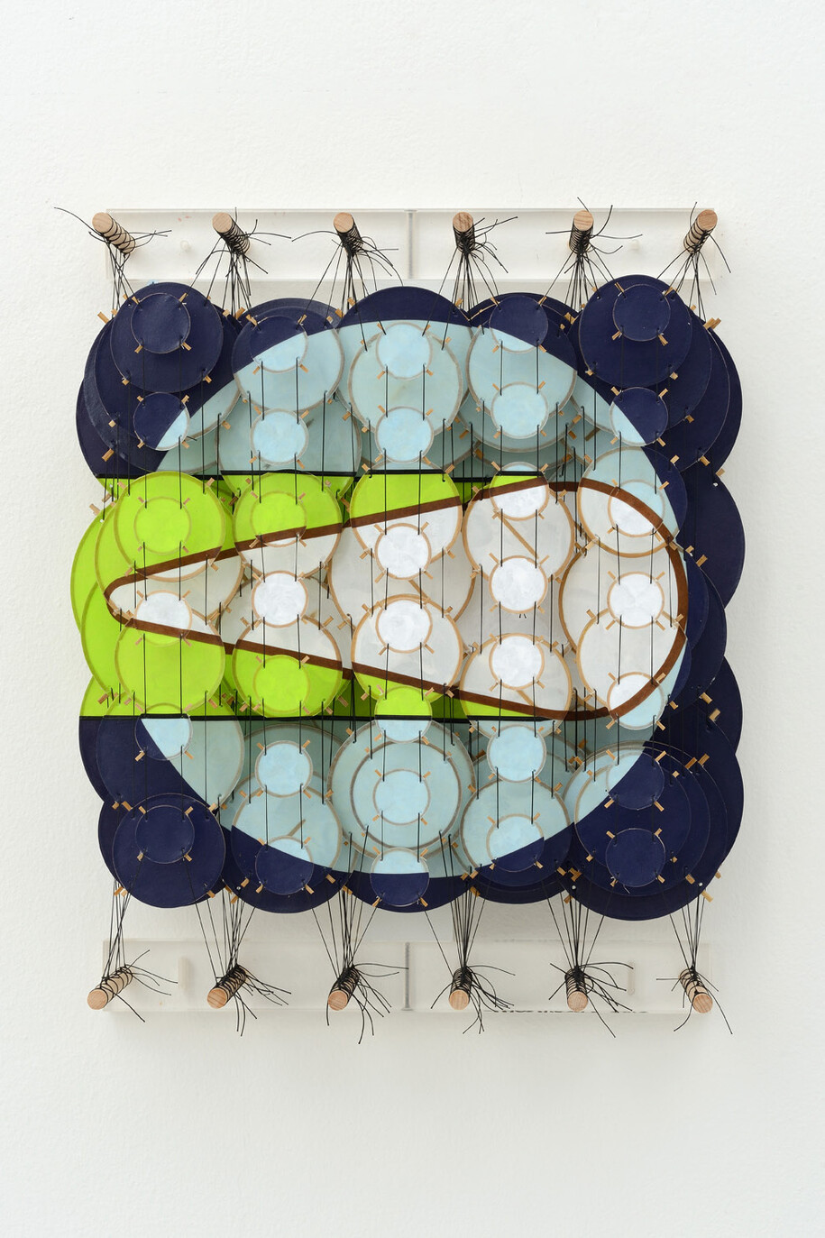 Jacob Hashimoto, The Transit II,
2015
57 x 43 x 20 cm
bambù, dacron, carta,
nylon, acrilico e pigmenti
/ bamboo, dacron, paper,
nylon, acrylic and pigments,foto Michele Alberto Sereni, courtesy Studio la Città