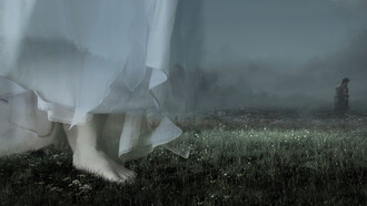 Êtres fantomatiques. L’obsession emprisonne, la peur vide et l’ennui, la routine est ce qui résulte du présent nié, de la vie différée
