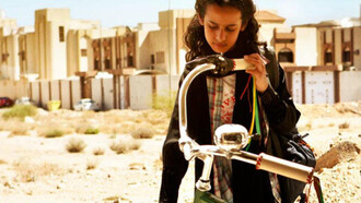 Una scena de "La bicicletta verde" di Haifaa al-Mansour