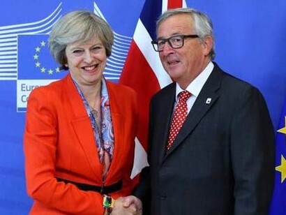 Theresa May y Jean-Claude Junker