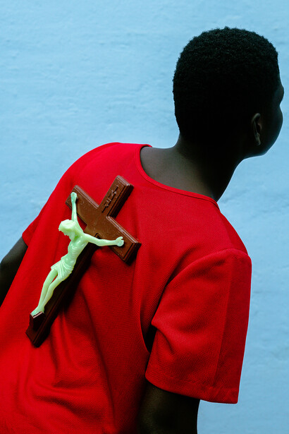 Sackitey Tesa, Carrying faith (detail), 2022. Courtesy of MoCP