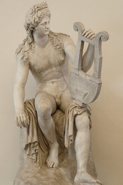 Apolo Citaredo, copia romana del siglo I d. C. de un original griego, Roma, Museo Nacional Romano, Palacio Altemps