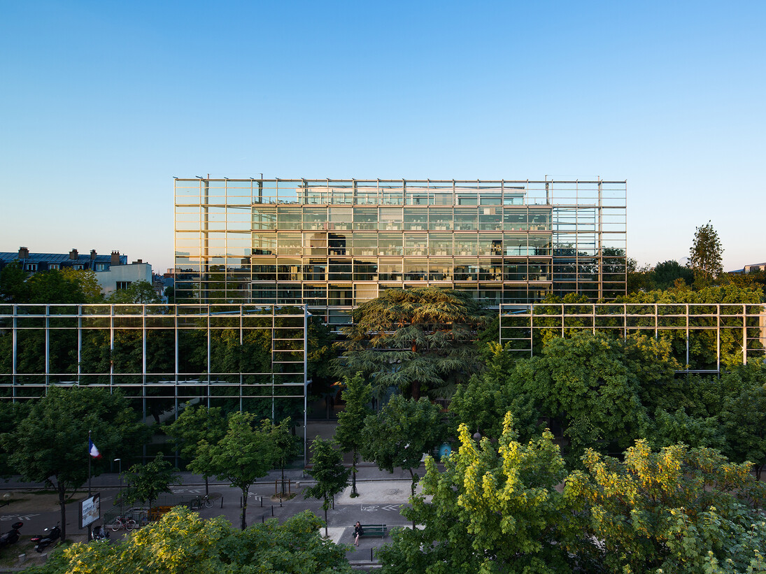View of the building, Fondation Cartier pour l'art contemporain, Paris, 2013, © Jean Nouvel / Adagp, Paris, Photo : © Luc Boegly  