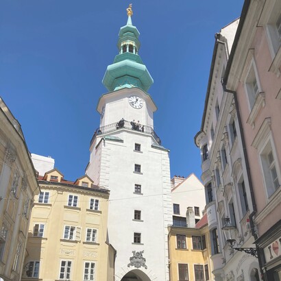 Michalská, la porta d’accesso alla città di Bratislava, Slovacchia, ph Flavius Roversi. La città è sede di università, musei e istituzioni governative