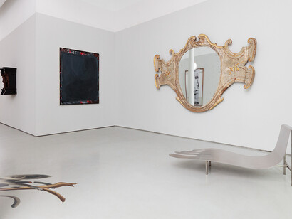 Serge Roche, Glass subjects, exhibition view. Courtesy of R & Company