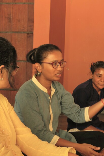 Champa Siju Vankar, one of several young women weavers @ Ashish Kothari