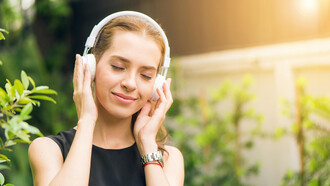 La música es una herramienta poderosa que impacta profundamente nuestras emociones, nuestra mente y nuestro bienestar físico