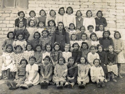 Antigua foto de alumnas de un colegio