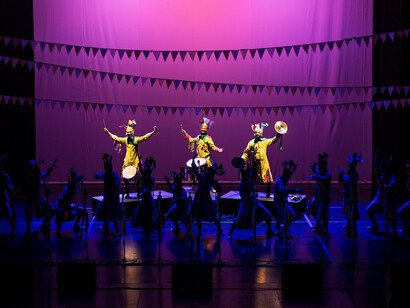 La murga se formó inicialmente con talleres de canto y percusión integrando a personas con y sin experiencia previa en este estilo artístico