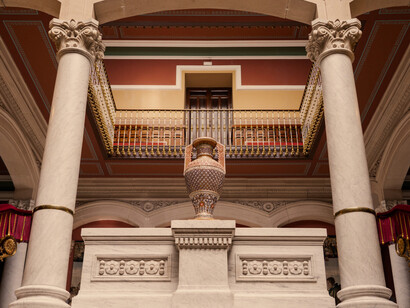 Contrapicado del interior de la Real Academia Española