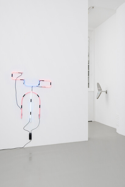 Keith Sonnier. Courtesy of Galerie Mitterrand