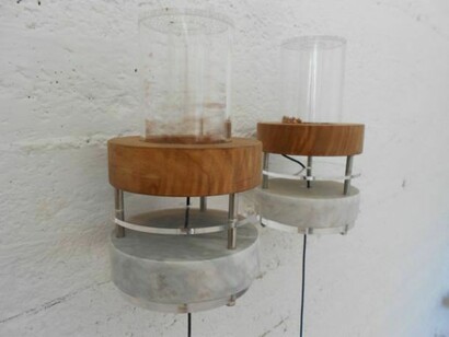 Castanea, 2013, installazione. Plexiglas, legno di castagno, corteccia di castagno, marmo, ventole, cavo, circuito. Singolo elemento 126x150 mm.