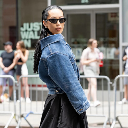 Desfile en la calle durante la semana de la moda en Londres, Reino Unido
