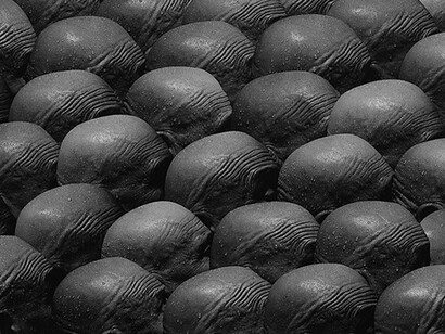 Las tinieblas tras la puerta de mi rincón secreto se lanzan sobre mí. Imagen de Misha Gordin