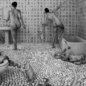 Sandy Skoglund, Fragile steps (Walking on eggshells) (detail), 1997. Courtesy of De Young Museum