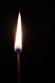 
"...los que luchan contra la dominación no pueden confiar en la luz al final del túnel. Deben llevar consigo una luz portátil, una luz que, por vacilante o débil que sea, proporcione luz suficiente para reconocer el camino como propio y evitar desastres fatales" (B.de S. S.)