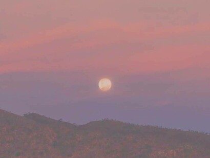 Luna piena al tramonto: i tramonti sono una delle poche cose che non mi fanno paura