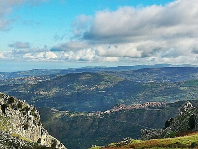 L'area del Fitalia vista dalle Rocche del Crasto