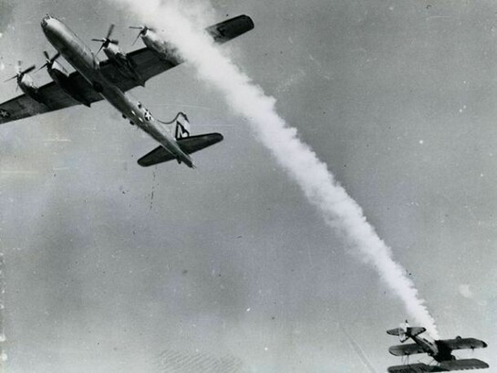 Bill Crouch (1915-1997), Near Collision at Air Show, October 3, 1949, silver gelatin print on glossy fibre paper, printed by June 23, 1975
23,8 (25,7) x 19,4 (20,5) cm