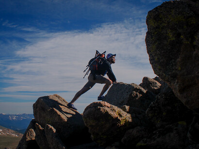 La escalada es una danza de movimientos precisos que requiere una combinación perfecta de fuerza, equilibrio y concentración