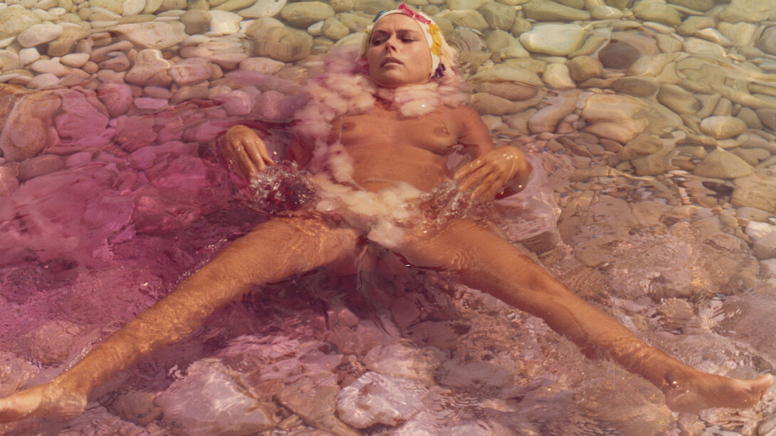 Katalin Ladik, Tengerfestés. Painting the sea, 1982. Courtesy of Moderna Museet