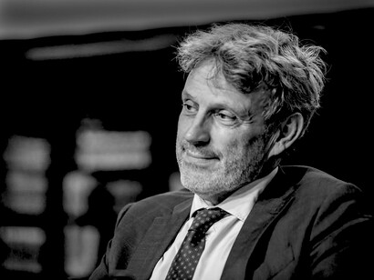 Fino all’estate 2020 eravamo in una situazione a-politica, oggi ci troviamo in una situazione panpolitica