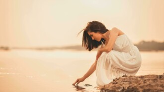 No meu primeiro artigo aqui na Meer, eu falei sobre os novos começos, o instante antes do primeiro passo. Escrever esse artigo me ajudou a entender que existem medos e ideias antigas que eu ainda carrego. E que é claro, preciso trabalhar e desapegar