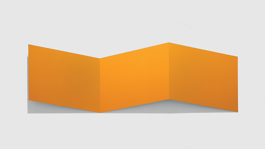 Wolfram Ullrich, Modes IV, 1992, acrilico su acciaio, 50x150x10 cm. Courtesy of Dep Art Gallery