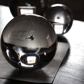 Oliver Beer Silence is Golden (2013) 24 carat gold, lead crystal spheres. Diameter 9 cm, 13 cm, 16 cm. Image © the artist. Courtesy of Ikon