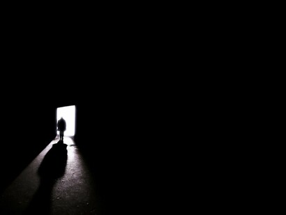 Una tenebra straordinaria giunge all’improvviso  e punisce e purifica l’intera terra