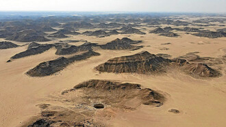 Vista aérea del pozo Barhout, Al-Mahra, Yemen